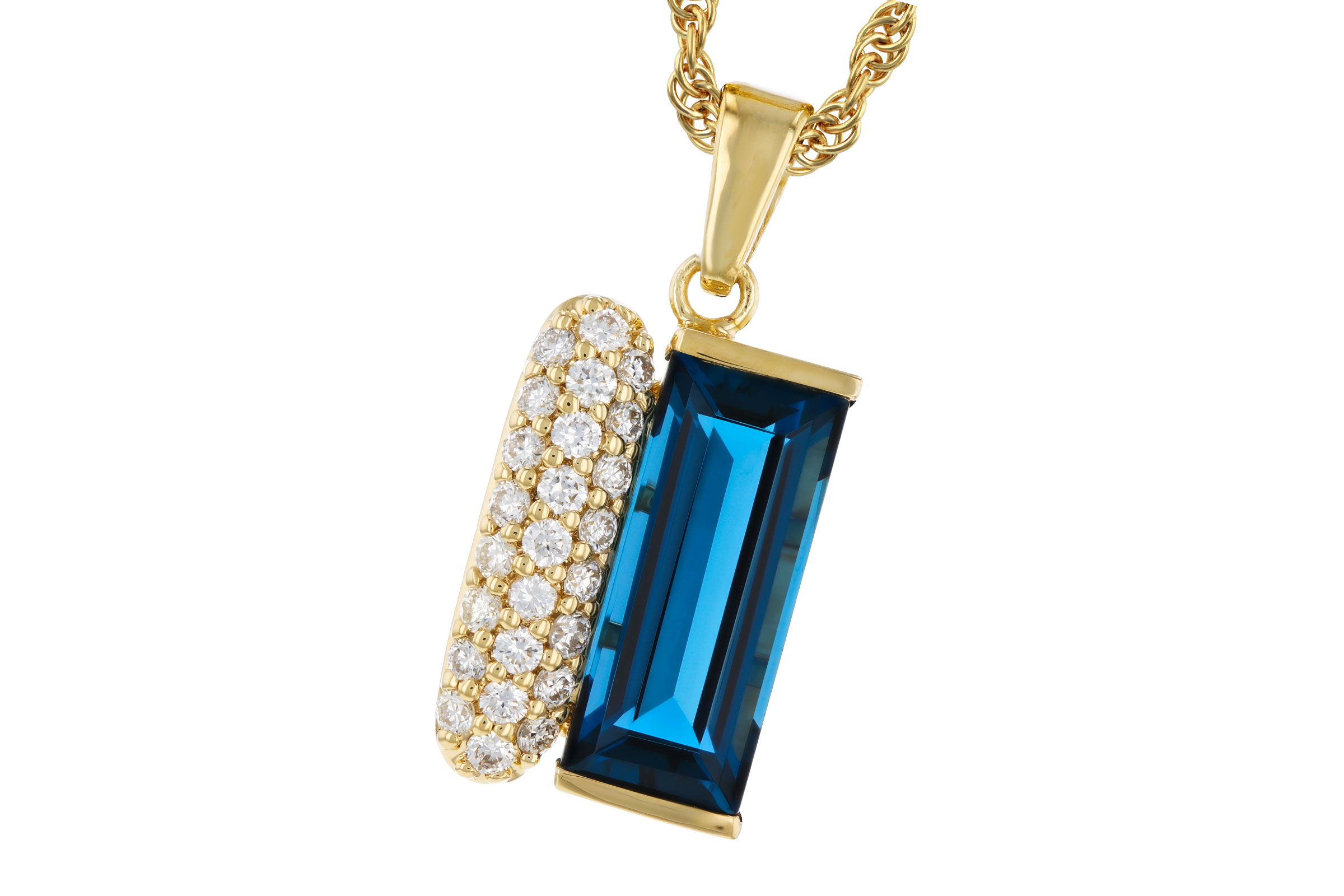 B330-11393: NECK 2.67 LONDON BLUE TOPAZ 2.92 TGW (12x5MM BT)