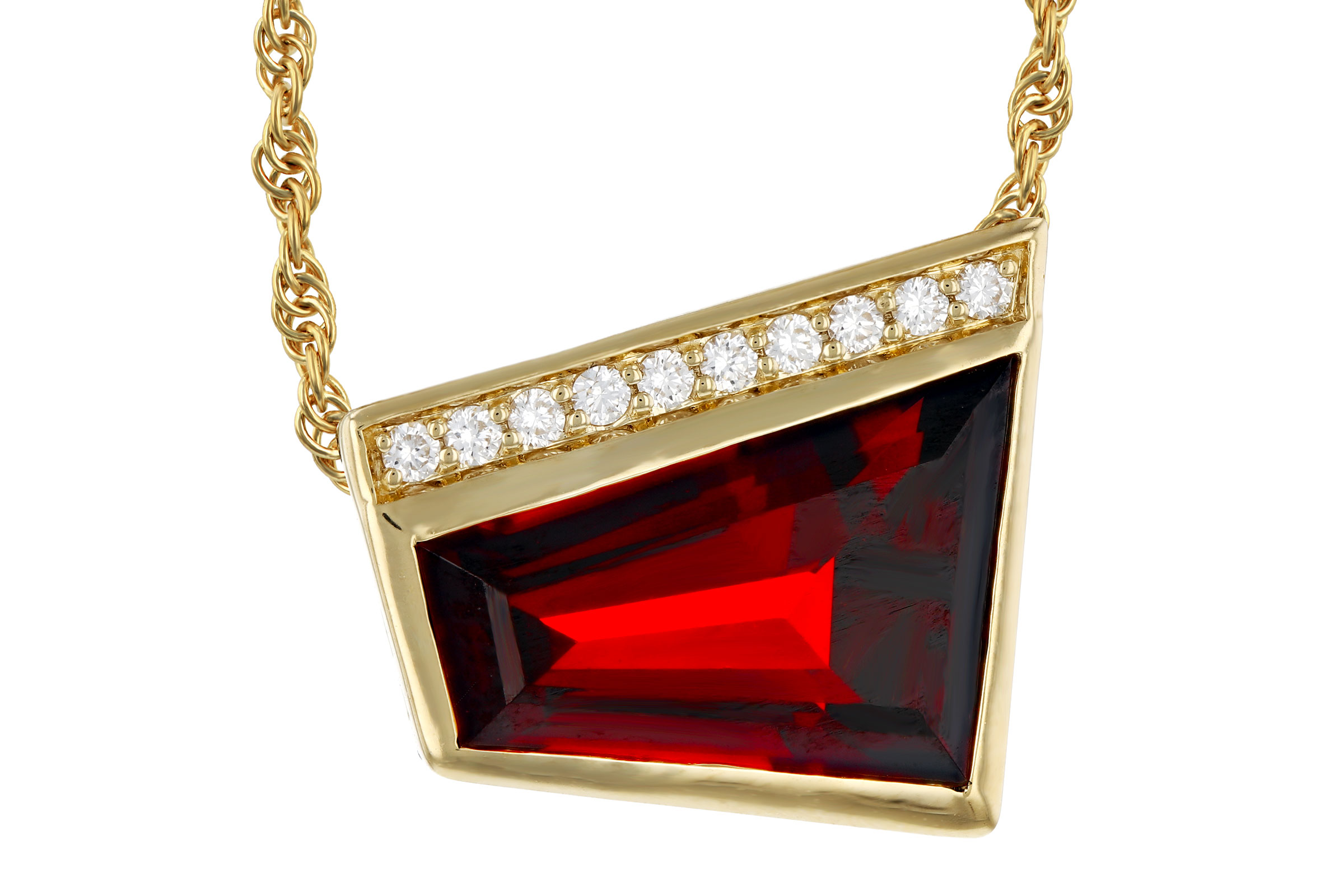 E330-11420: NECKLACE 3.92 GARNET 4.00 TGW