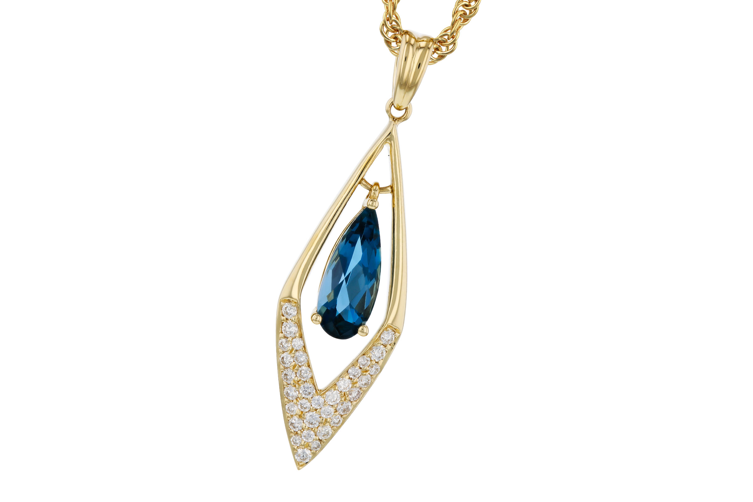 L330-11392: NECK .85 LONDON BLUE TOPAZ 1.02 TGW (10x4MM LBT)